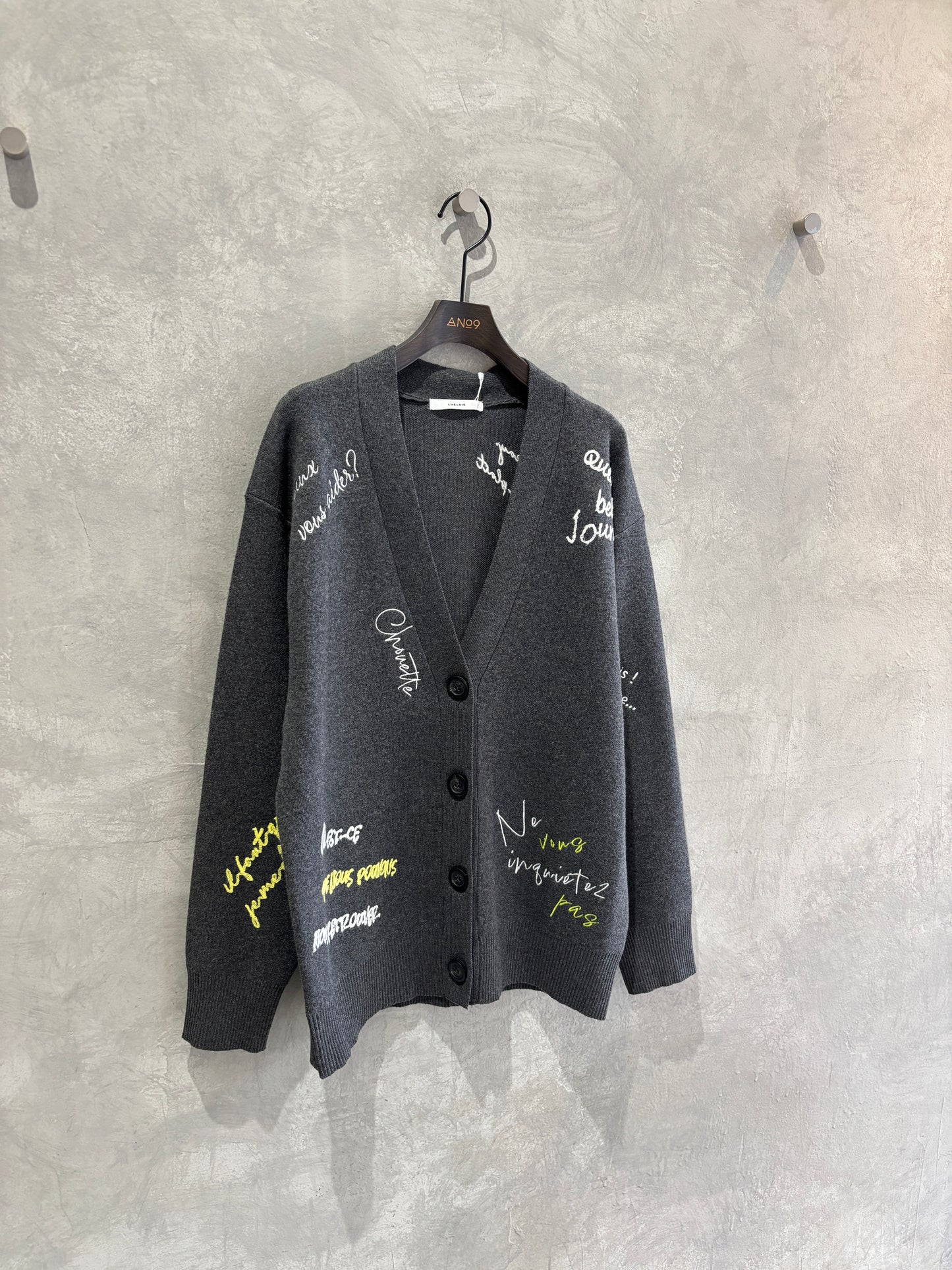 刺繍ロゴニットカーディガン/LHELBIE