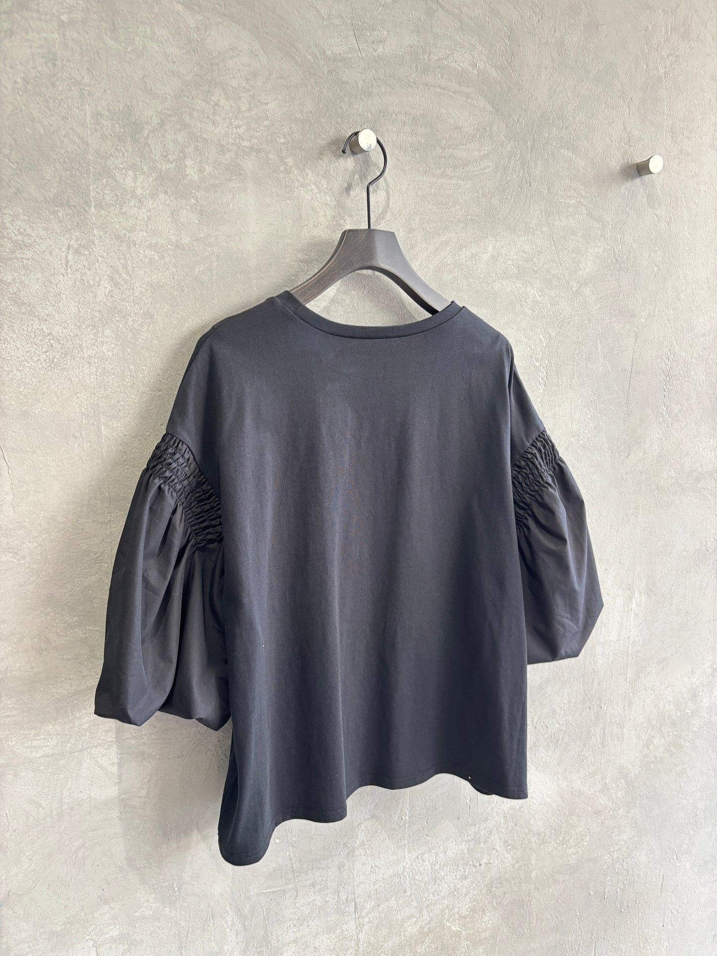 パフスリーブデザインTシャツ