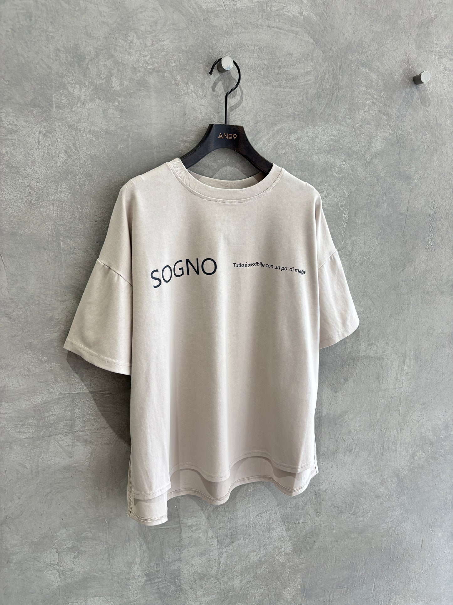 オーバーサイズロゴTシャツ/Anna Kerry