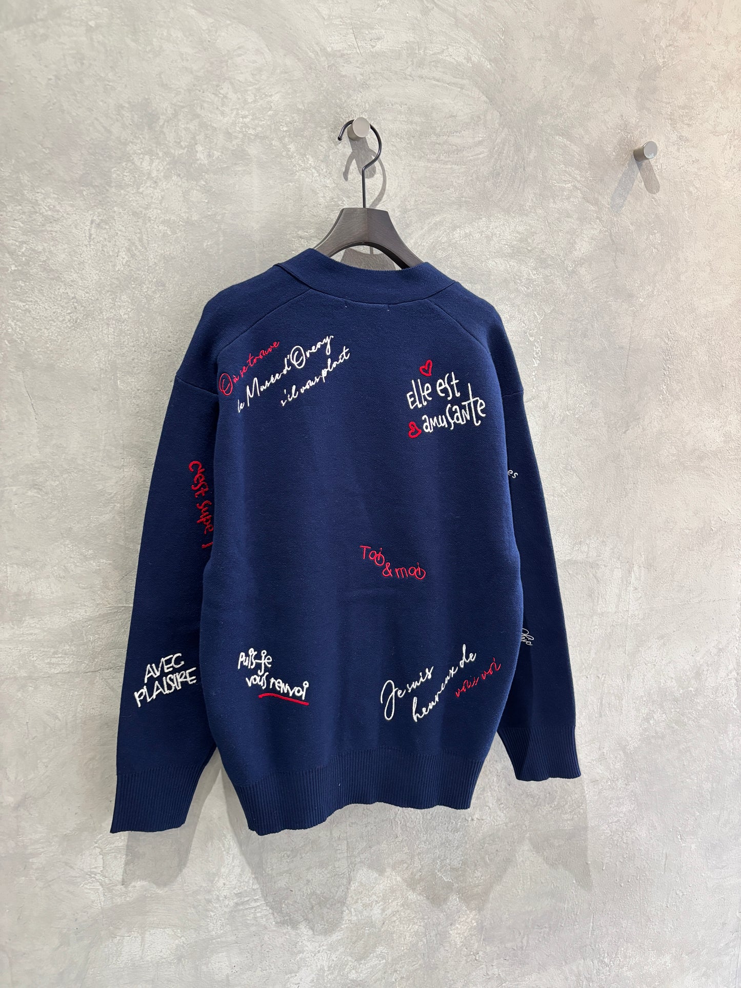 刺繍ロゴニットカーディガン/LHELBIE