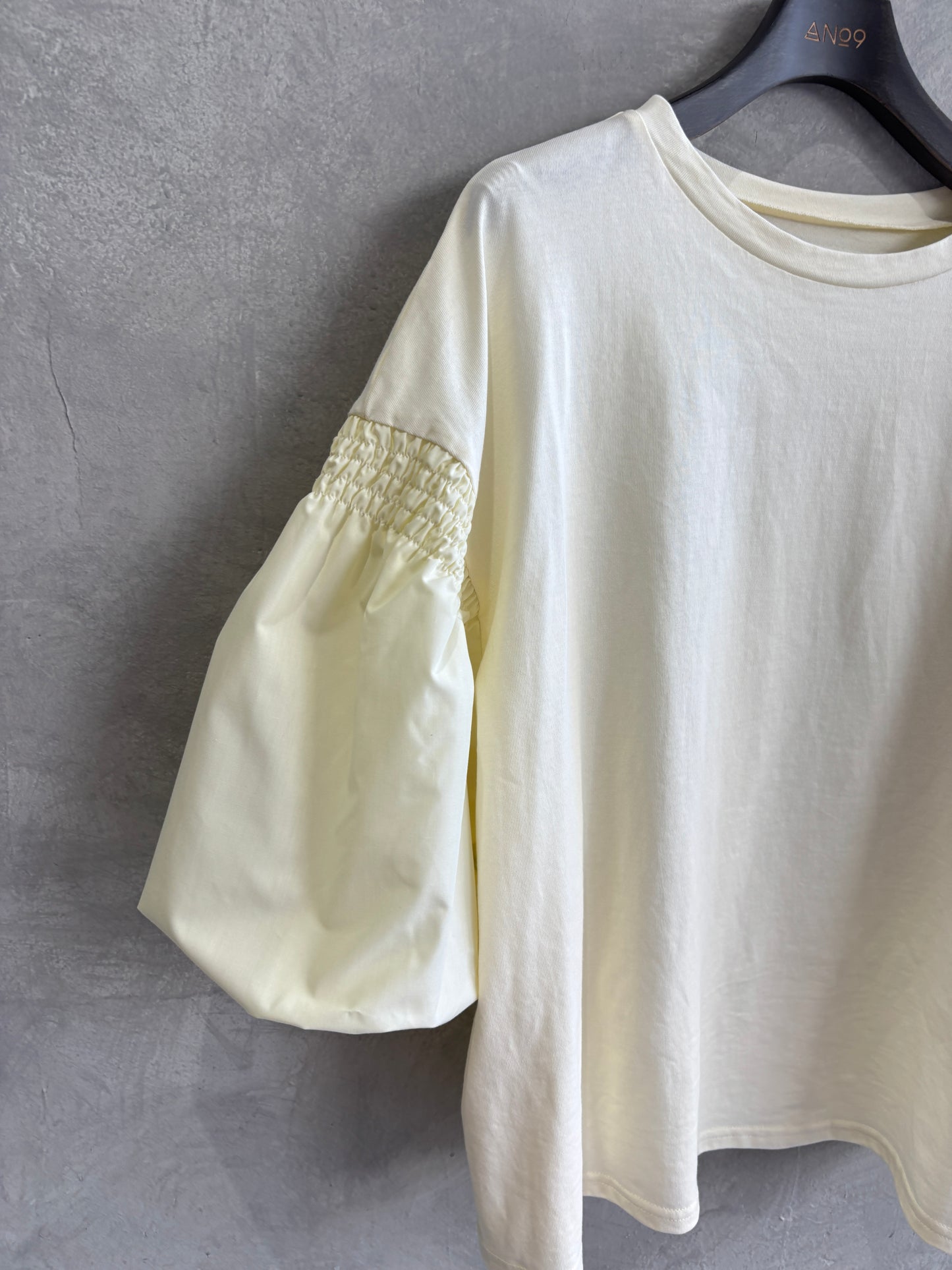 パフスリーブデザインTシャツ