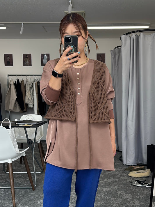 【予約販売】グロッシーヘンリーリブブラウス／507394／CYAN tokyo
