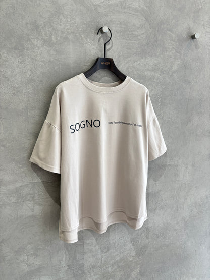 オーバーサイズロゴTシャツ／Anna Kerry