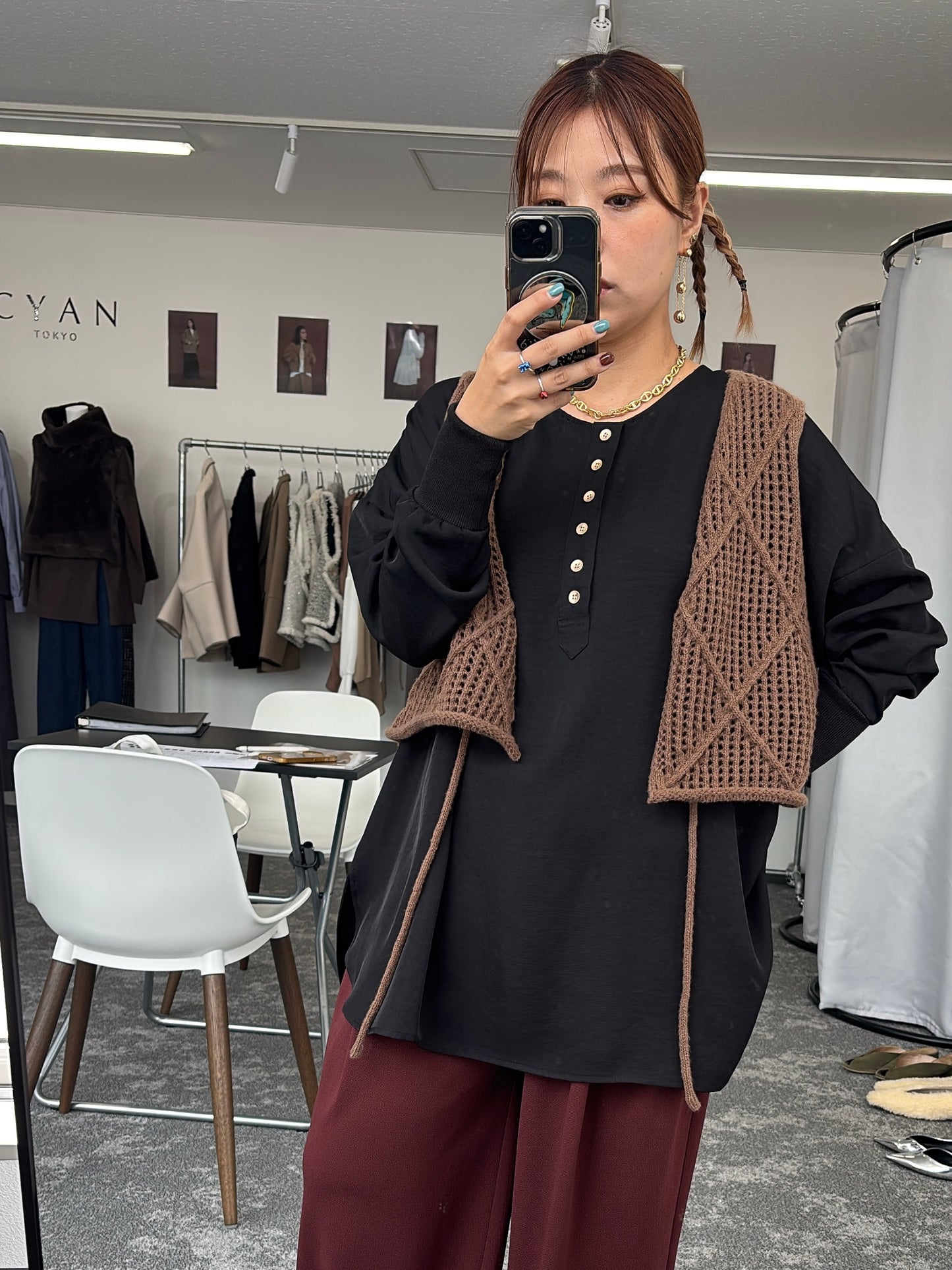 【予約販売】グロッシーヘンリーリブブラウス／507394／CYAN tokyo