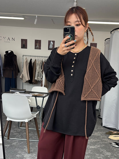 【予約販売】グロッシーヘンリーリブブラウス／507394／CYAN tokyo