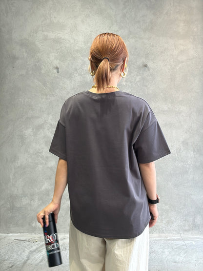 オーバーサイズロゴTシャツ／Anna Kerry