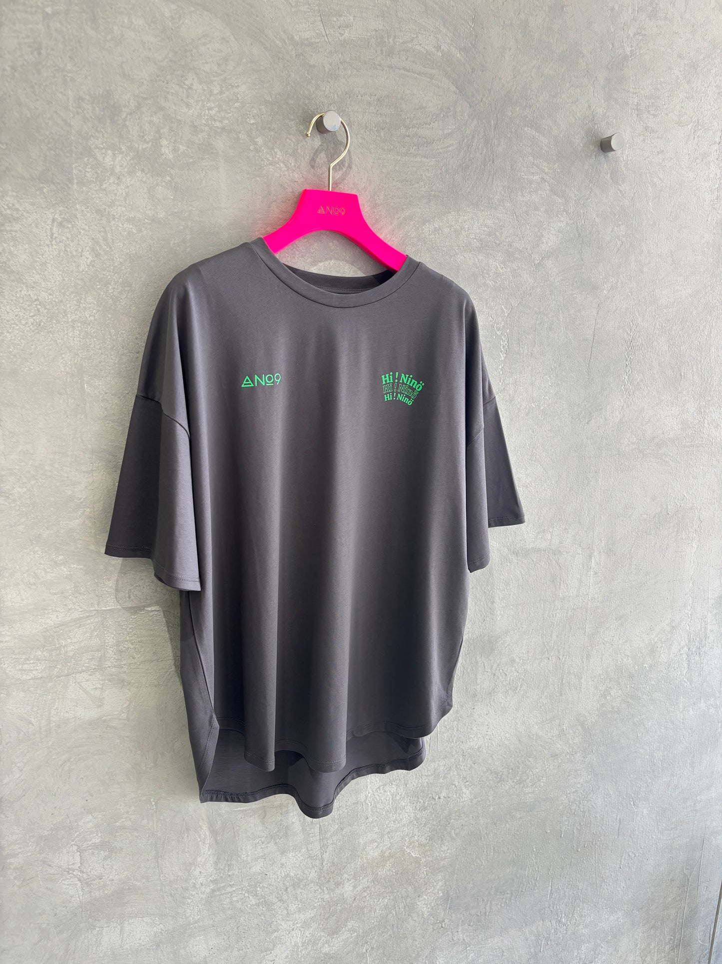 受付終了【予約販売】”Hi Ninö” オリジナルドライタッチコットンTシャツ／No.9-the Nines-