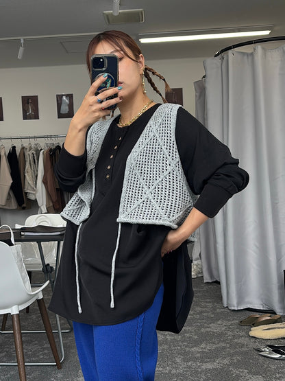【予約販売】グロッシーヘンリーリブブラウス／507394／CYAN tokyo